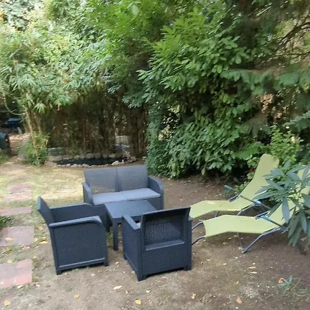 Apartment Rez De Jardin De Maison Avec Grand Jardin Exclusif *