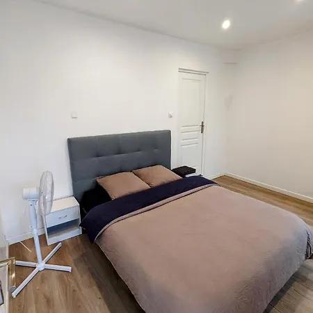 Rez De Jardin De Maison Avec Grand Jardin Exclusif *